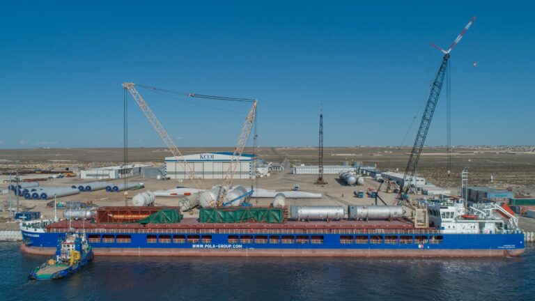 Кран грузоподъемностью 650 тонн доступен на причале KCOI